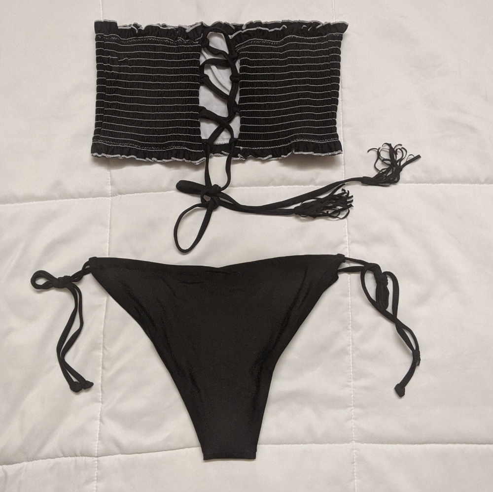 Black bikini